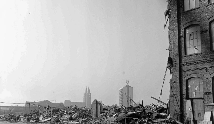 Alte Industriebauten mussten weichen: Das Bild zeigt die Trümmer der 1979 abgerissenen Produktionshalle K9. FOTO: WILFRIED CLOOS /NH